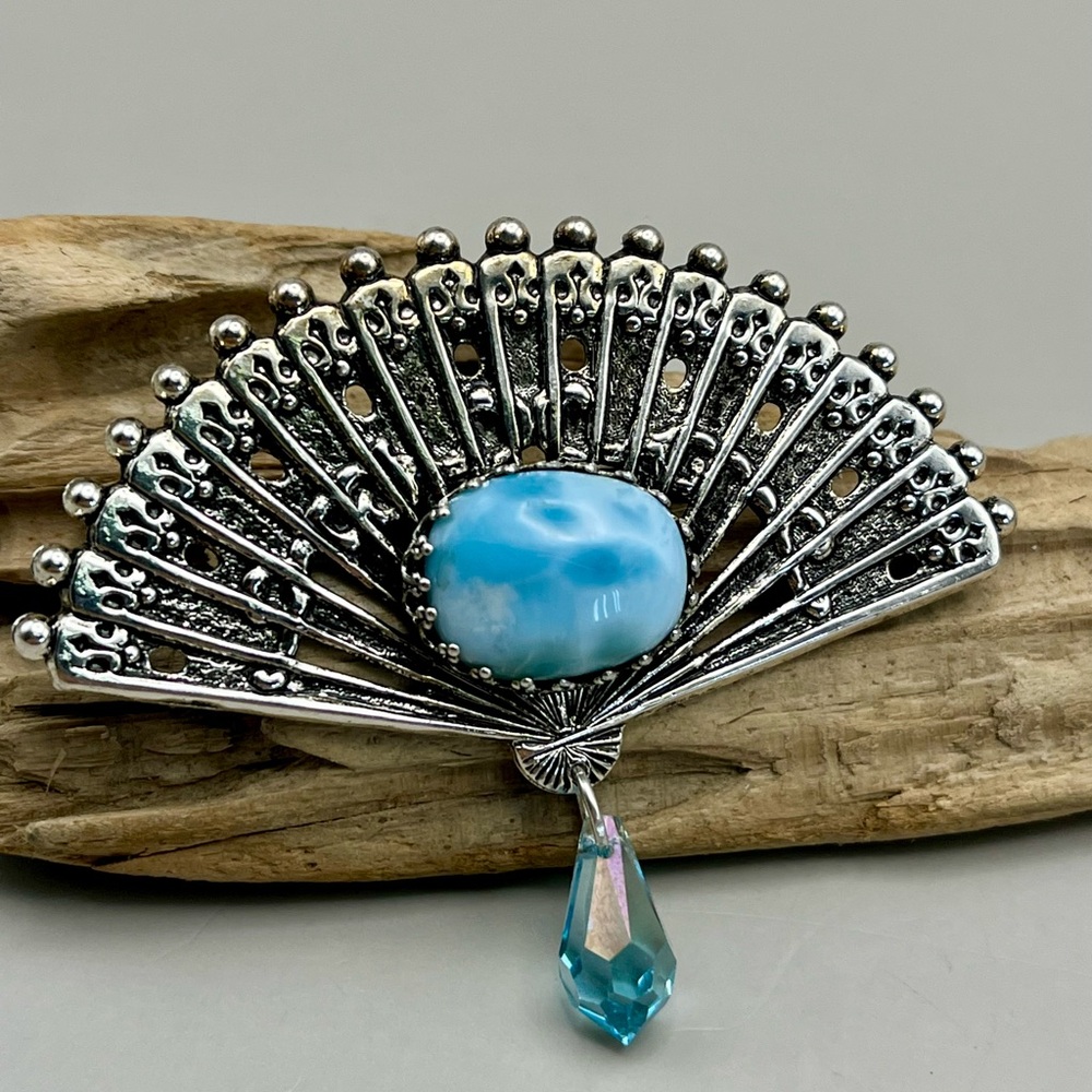 Elegant Silver and Blue Fan Brooch - Picture 1 of 2